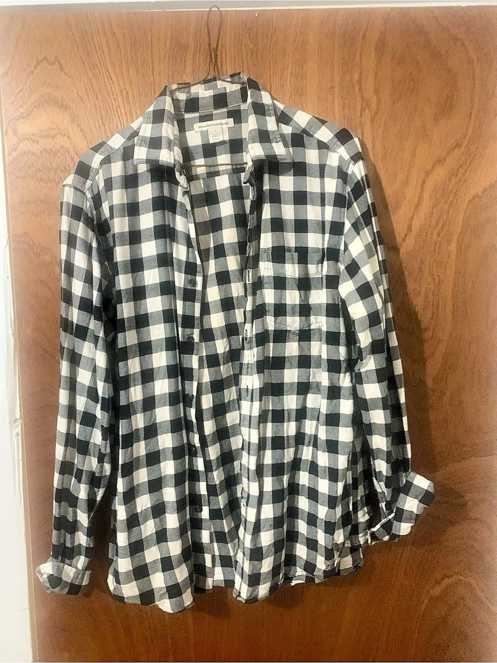 Amazon Essentials Checkered Button Down Shirt in Black & White Size Medium
